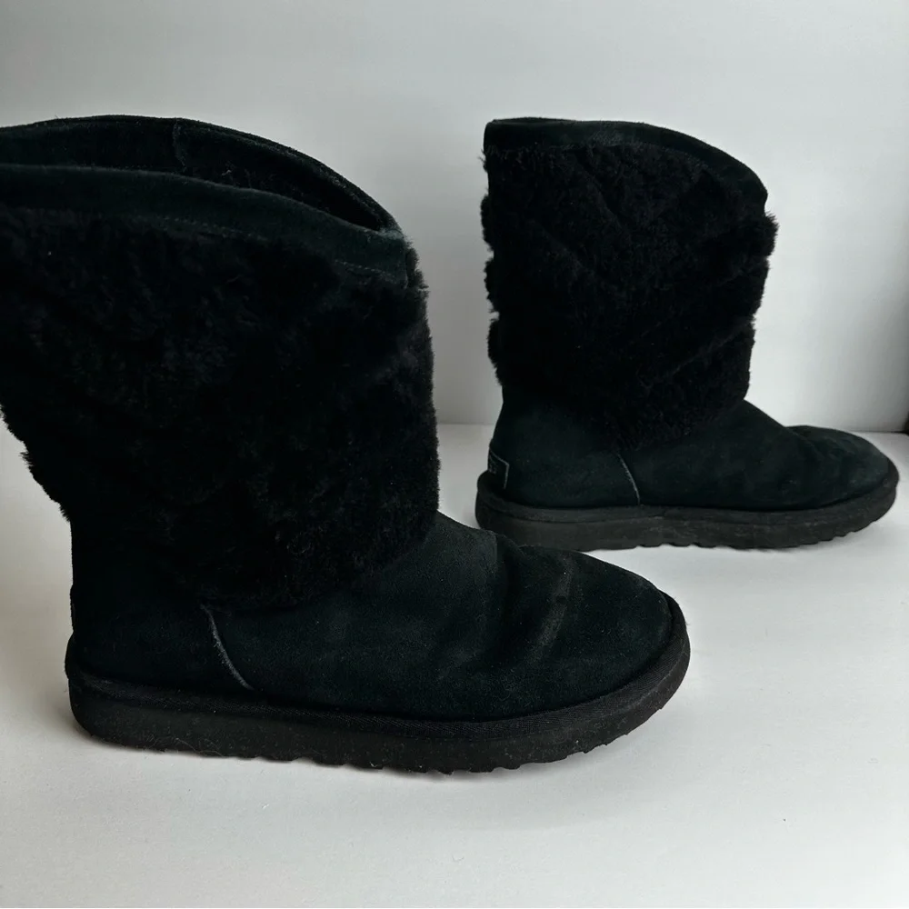 Ugg Tania Boots Women's Size 9 Shoes Shearling Chevron Black Winter Snow Outdoor